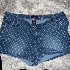 Torrid size 24 jean polka dot shorts